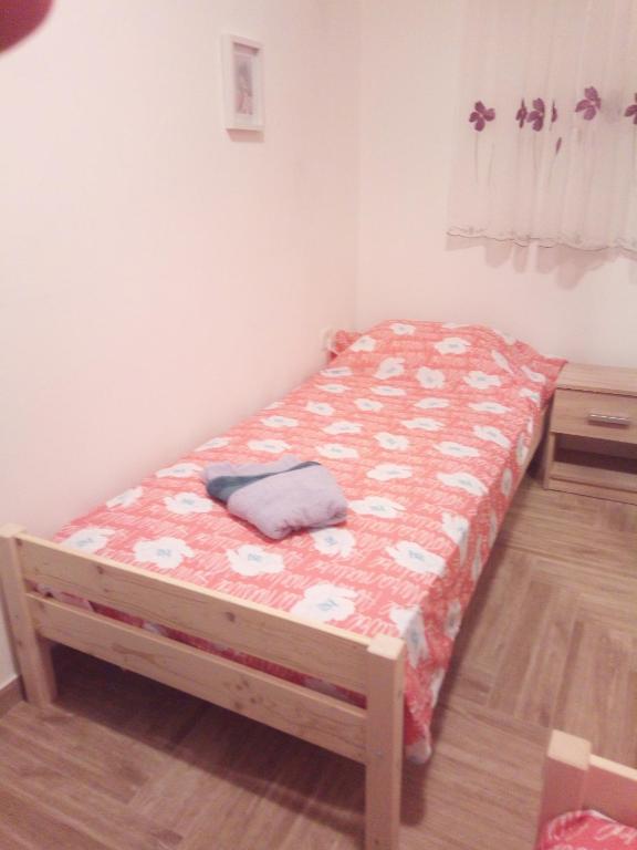 Postel nebo postele na pokoji v ubytování APARTMAJI MATAŽIN