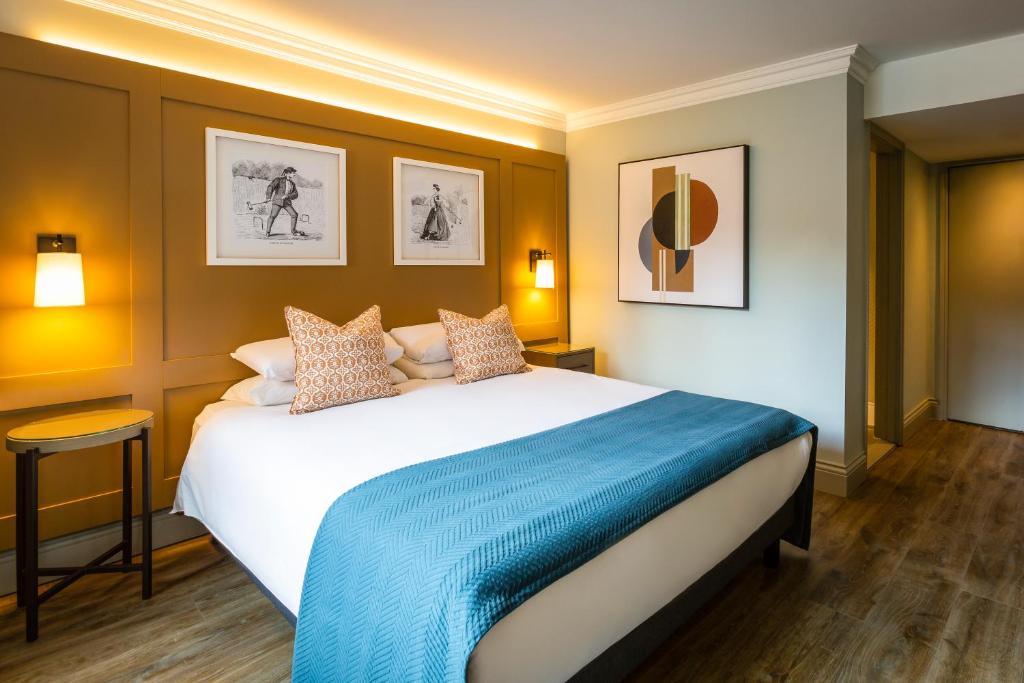 Bush Hotel Farnham - 