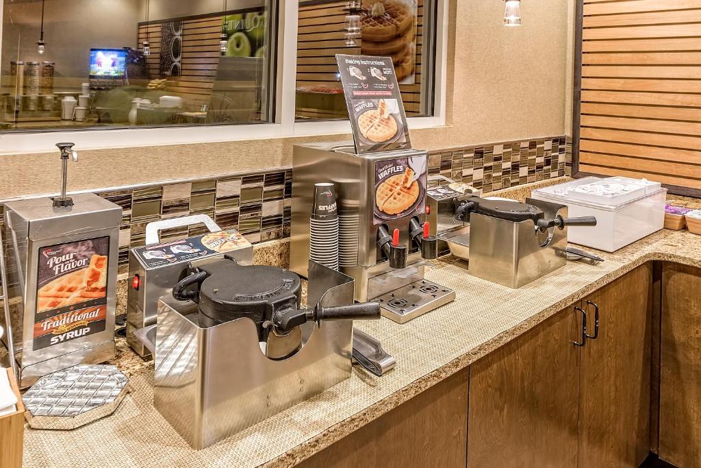 Kuchyň nebo kuchyňský kout v ubytování La Quinta by Wyndham Pigeon Forge