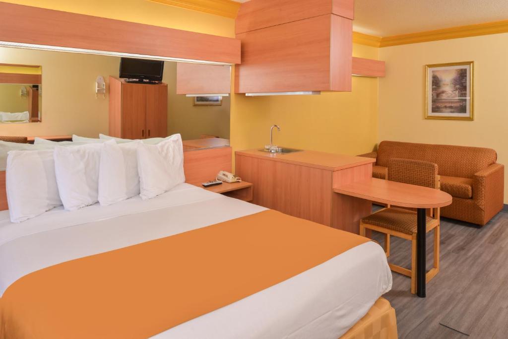 a hotel room with a large bed and a desk at H3 Inn & Suites - LAX Airport - Los Angeles in Inglewood