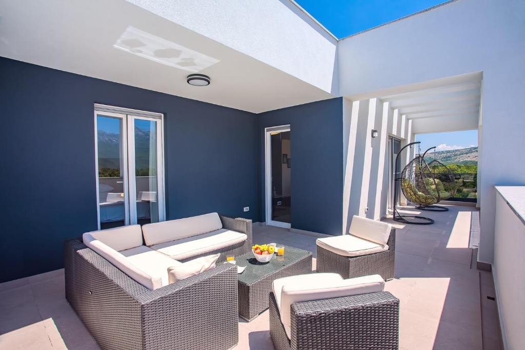 Posedenie v ubytovaní Villa Marijeta exclusive 5 star villa with 50sqm private pool, 6 bedrooms and playroom