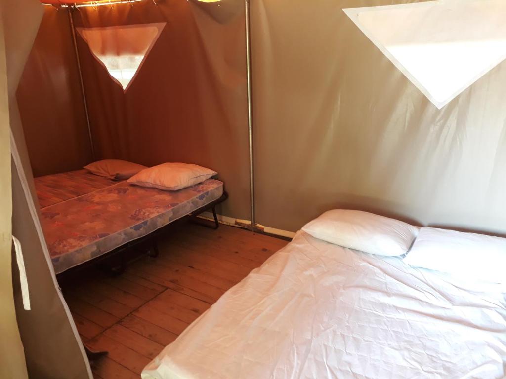 Postel nebo postele na pokoji v ubytování Camping Paradis Bellerive
