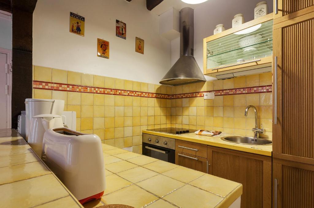 A cozinha ou kitchenette de Apartment Saint Jacques Notre Dame de Paris