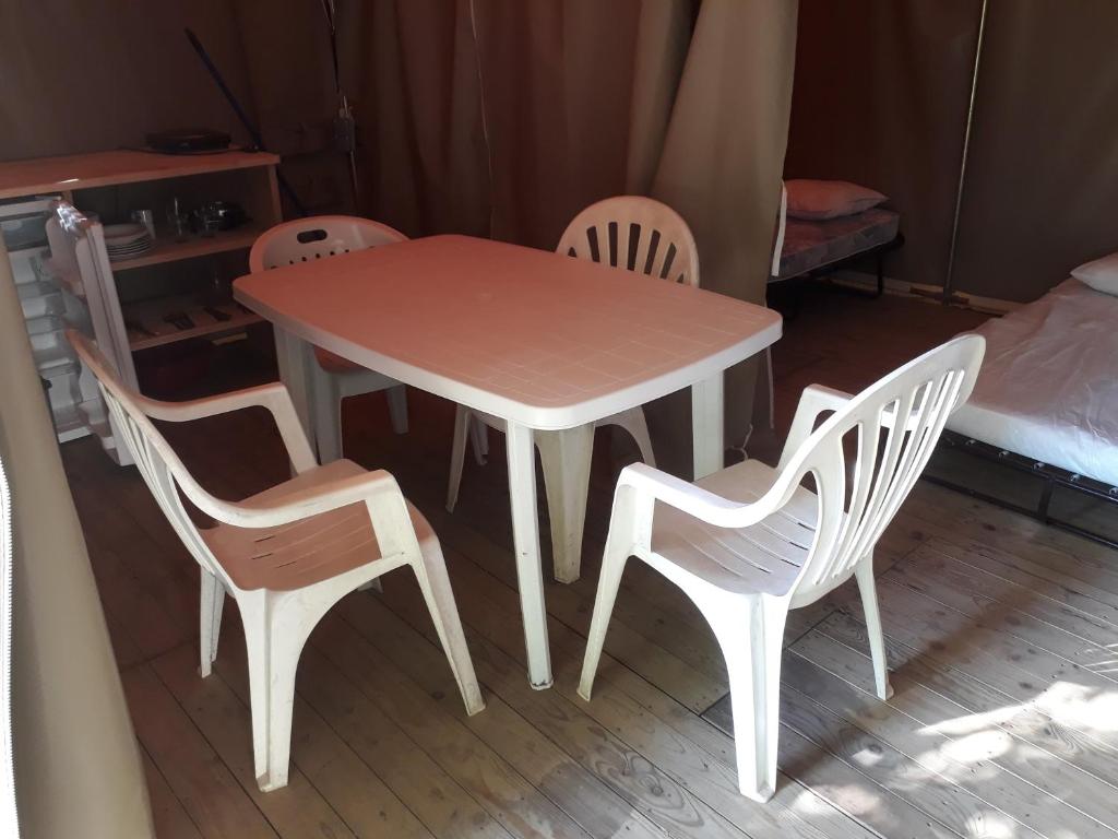Fotografie z fotogalerie ubytování Camping Paradis Bellerive v destinaci Montfrin