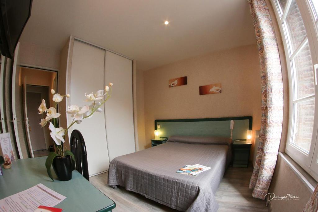 Postel nebo postele na pokoji v ubytování hotel des 2 nations