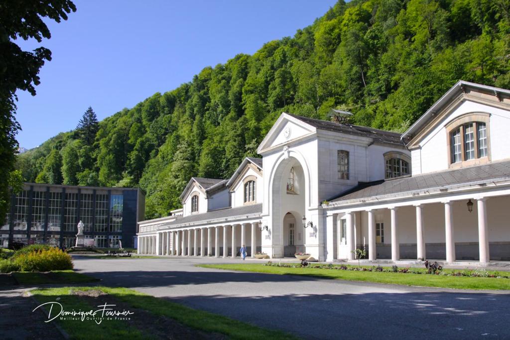 Nespecifikovaný výhled na hory nebo výhled na hory při pohledu z hotelu