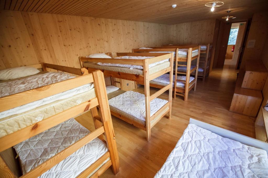 Postel nebo postele na pokoji v ubytování Youth Hostel Punkl
