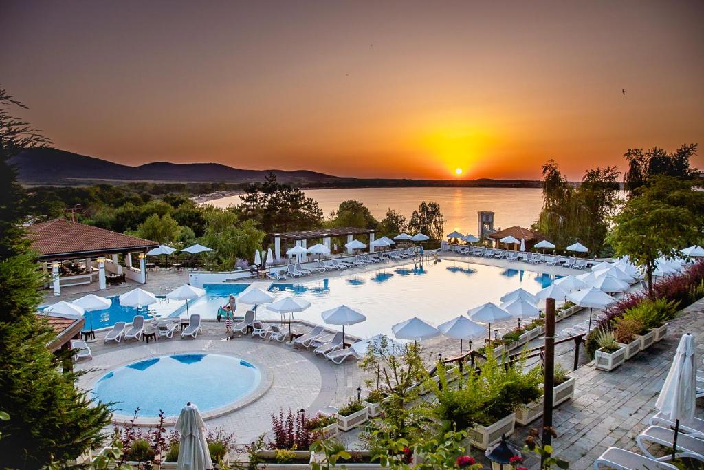 Green Paradise by Sozopol with Parking