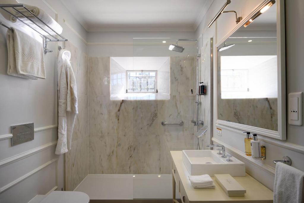 Ванная комната в Hotel Casa Palmela - Small Luxury Hotels of The World, Hotel & Villas