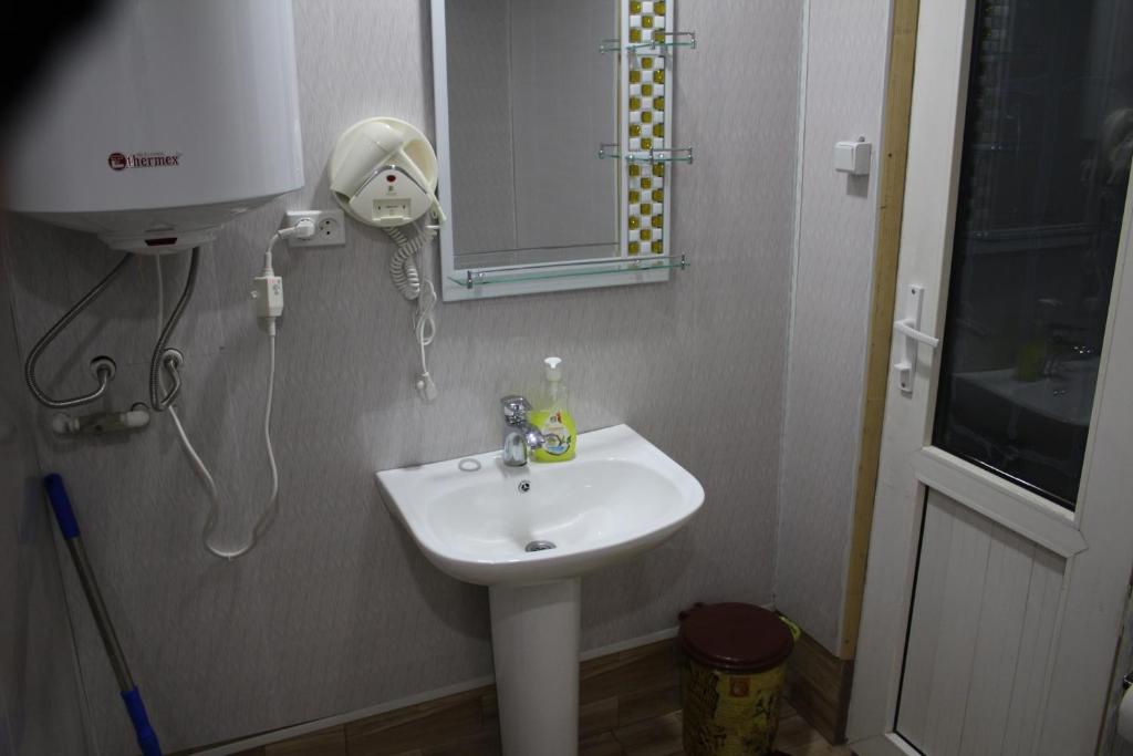 Koupelna v ubytování Ecohouse Svaneti