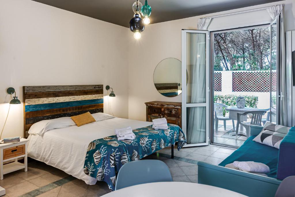 Postel nebo postele na pokoji v ubytování Oleandri Suite Hotel