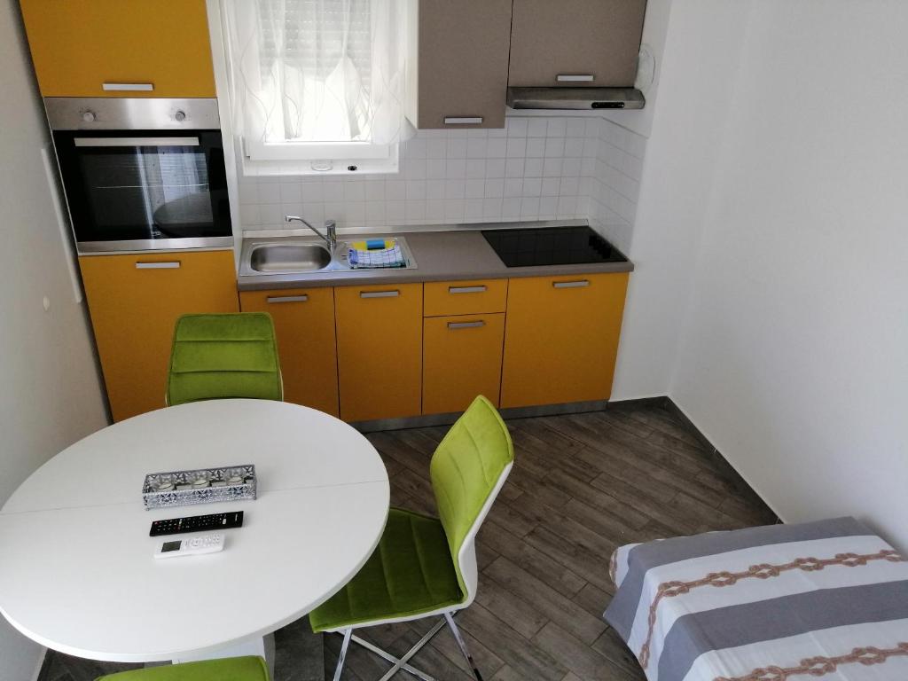 Kuchnia lub aneks kuchenny w obiekcie Apartments Venerea