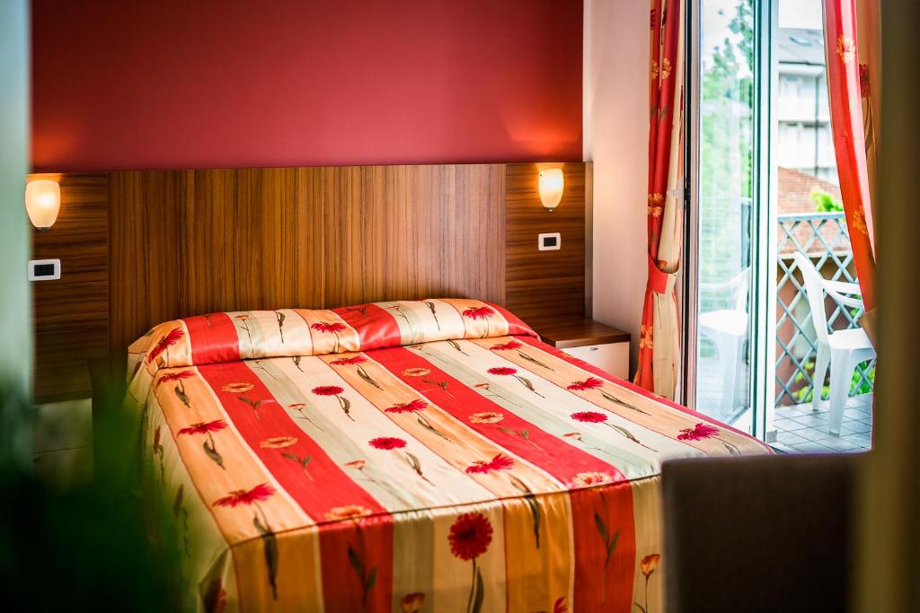 Postel nebo postele na pokoji v ubytování Hotel Vienna