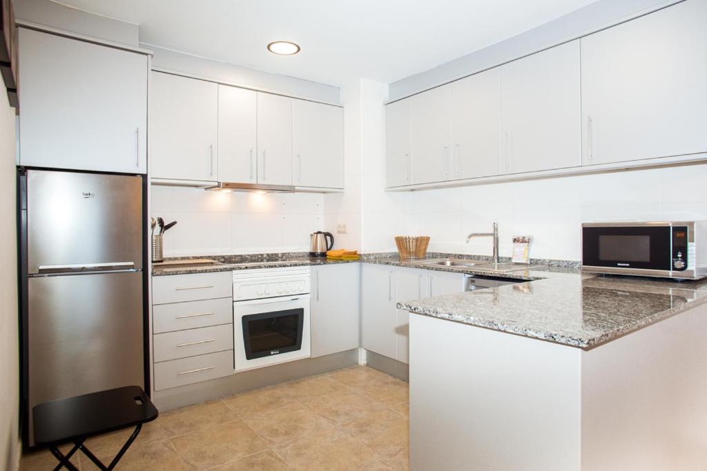 Kuchyňa alebo kuchynka v ubytovaní AL27 Duplex de diseño a 250 metros de la playa