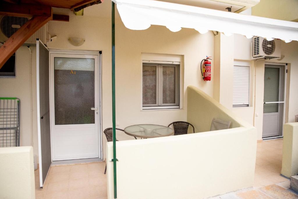 Nikos Apartments - 12