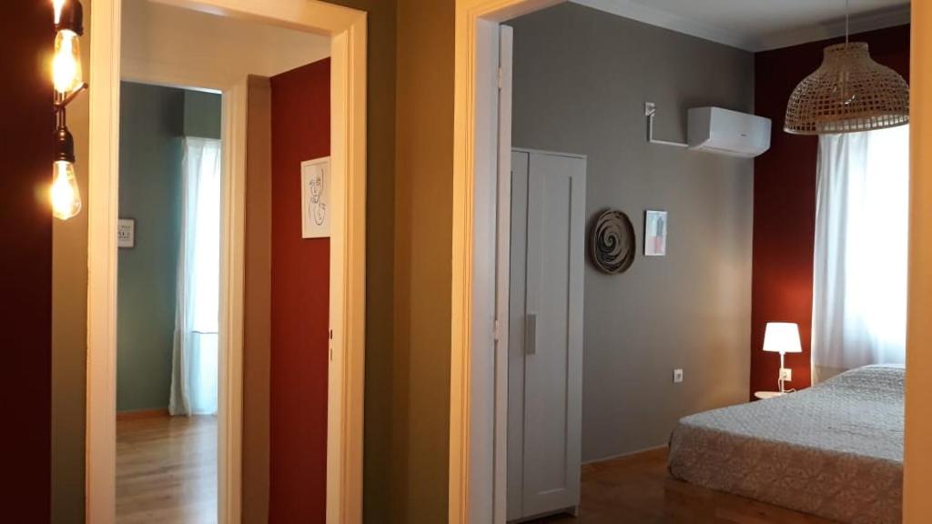 Posteľ alebo postele v izbe v ubytovaní Kanigos 3 BR VIEW Center of Athens