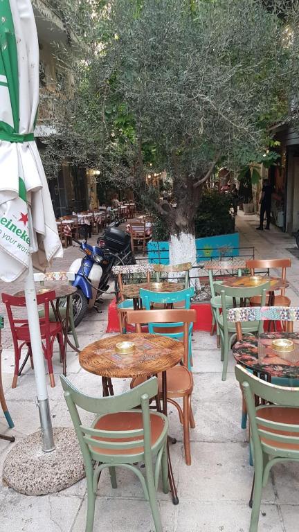 Reštaurácia alebo iné gastronomické zariadenie v ubytovaní Kanigos 3 BR VIEW Center of Athens