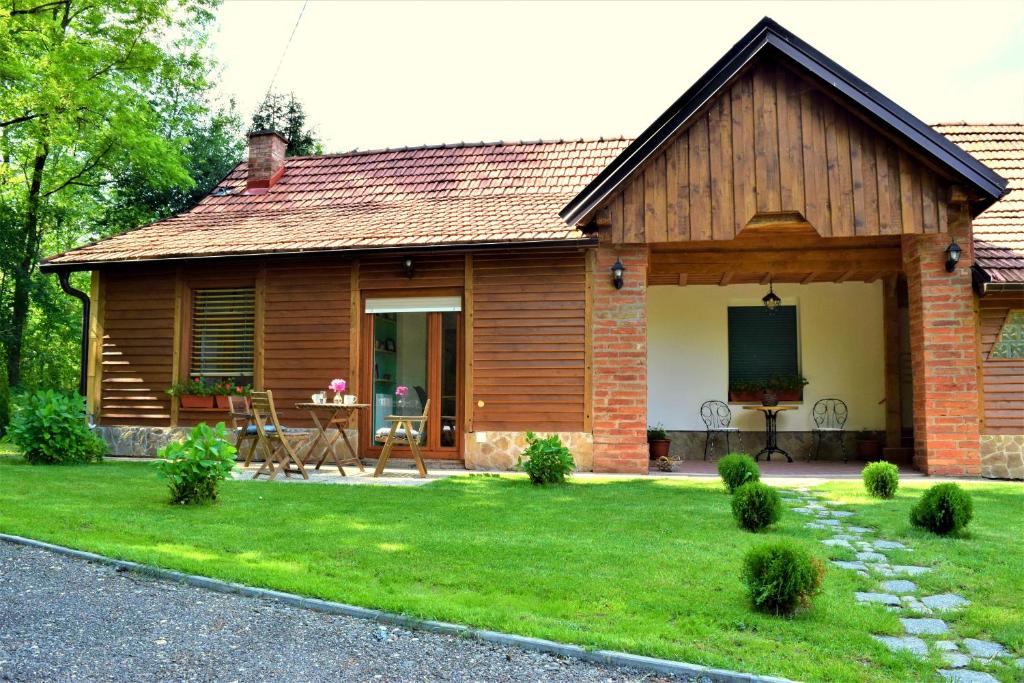 Apartmani Katruža - Housity