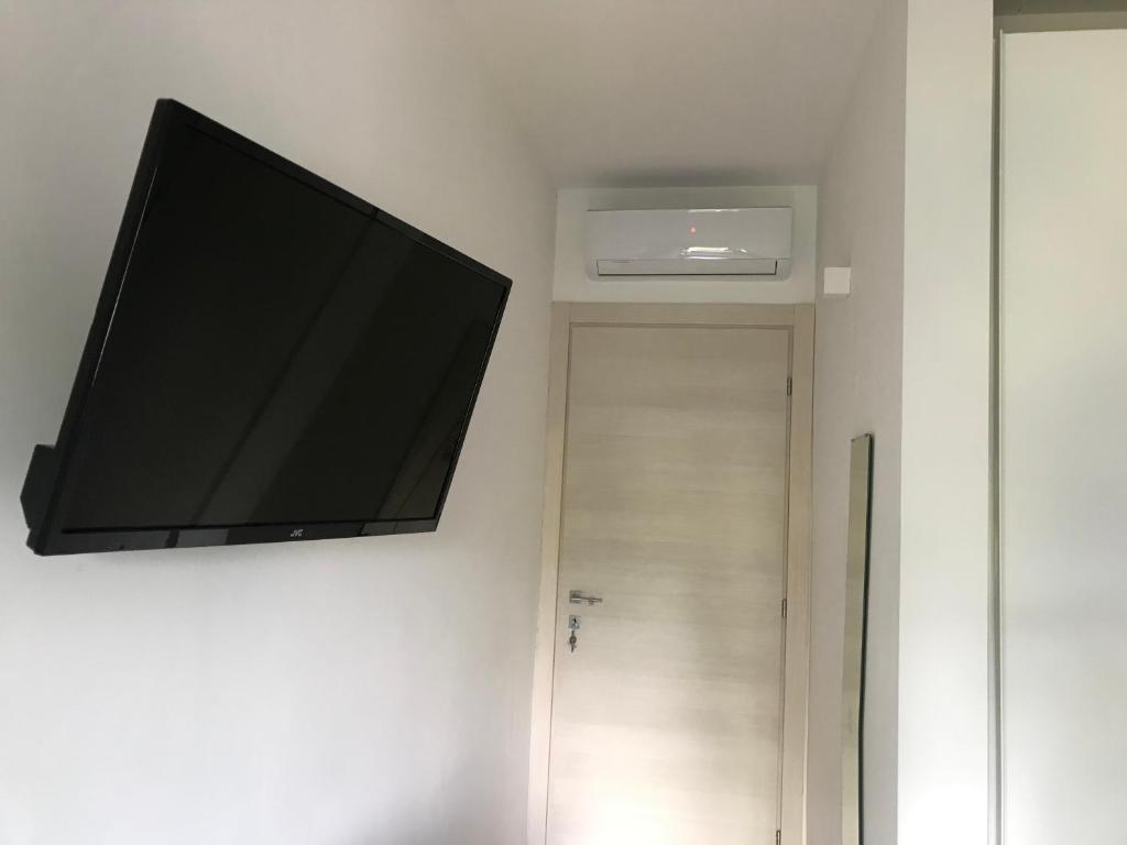 Telewizja i/lub zestaw kina domowego w obiekcie La Maggiolina camere La Spezia
