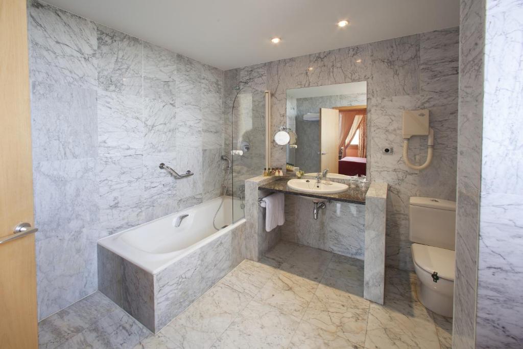 Parador de Cardona - Standard Double Room