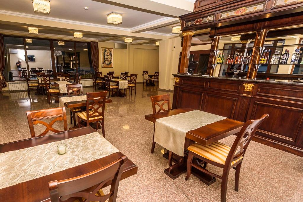 Restaurace v ubytování Pensiunea Alex & Restaurant