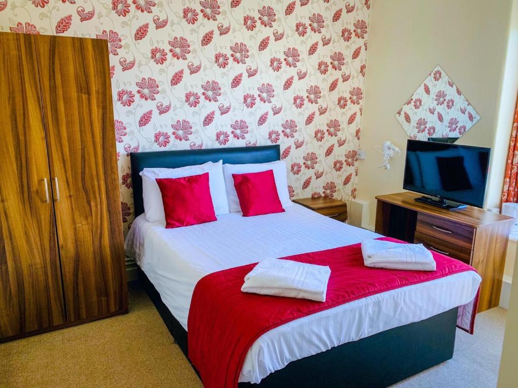 Four Oaks Hotel - 