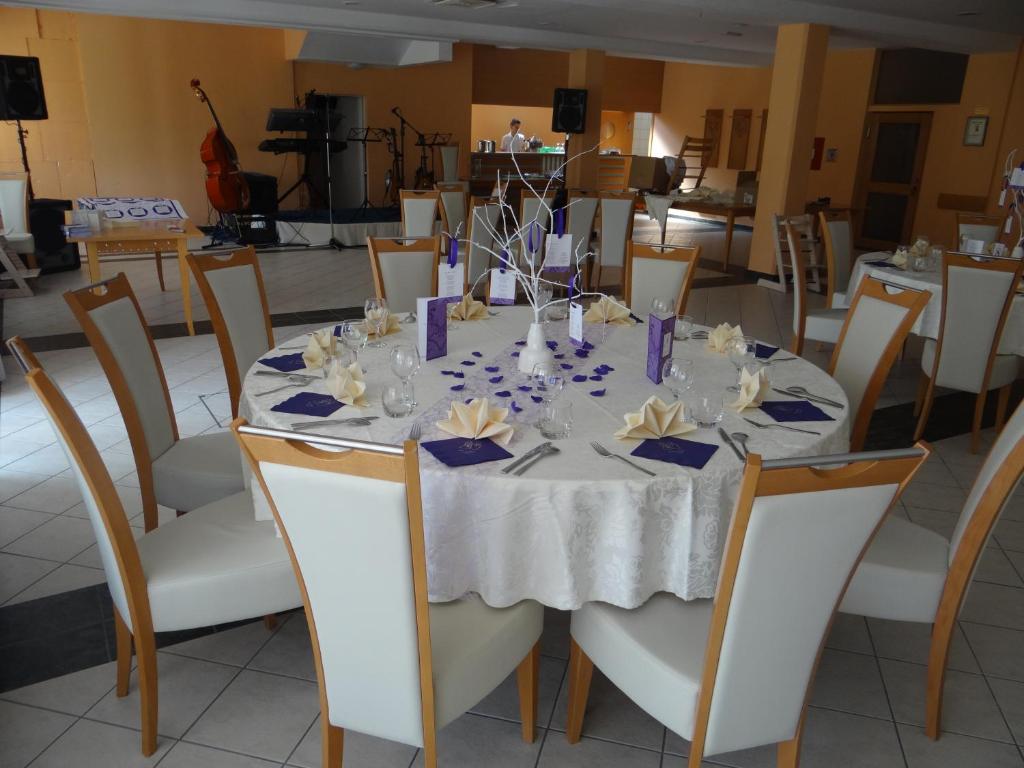 Restoran või mõni muu söögikoht majutusasutuses Rooms Hochkraut