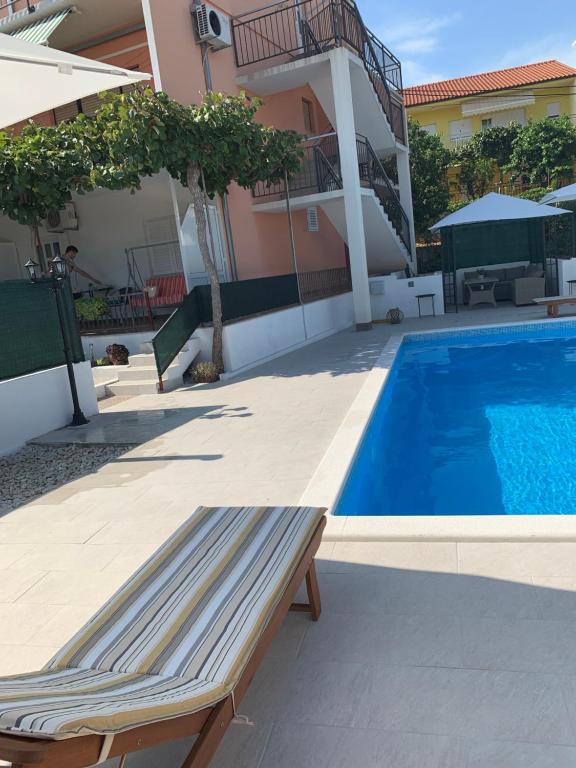 Bazén v ubytování Apartments Villa Bella Vista Seget nebo v jeho okolí