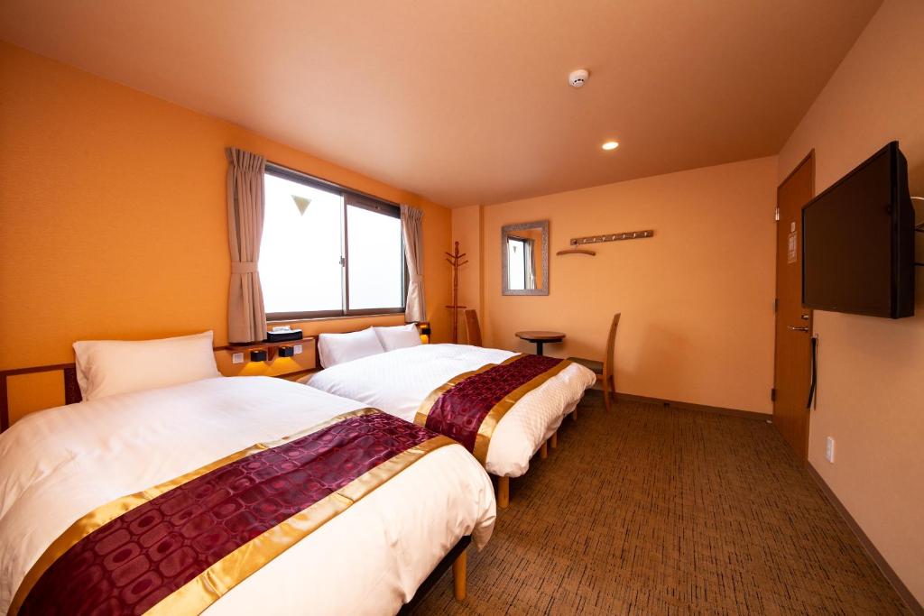 Postel nebo postele na pokoji v ubytování THE L.A. MART HOTEL KYOTO