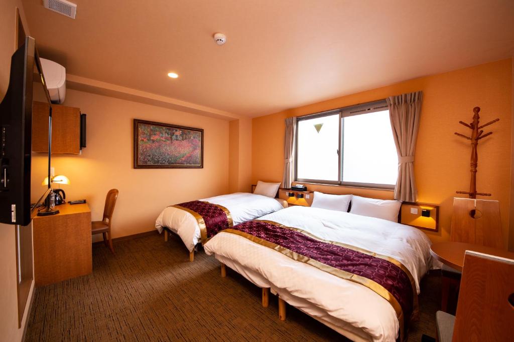 Postel nebo postele na pokoji v ubytování THE L.A. MART HOTEL KYOTO