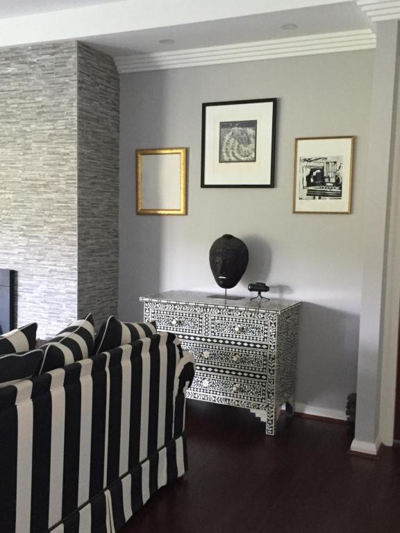 Area soggiorno di ON Keppies - BnB - Family Farm & Wedding Guest Accommodation Paterson NSW