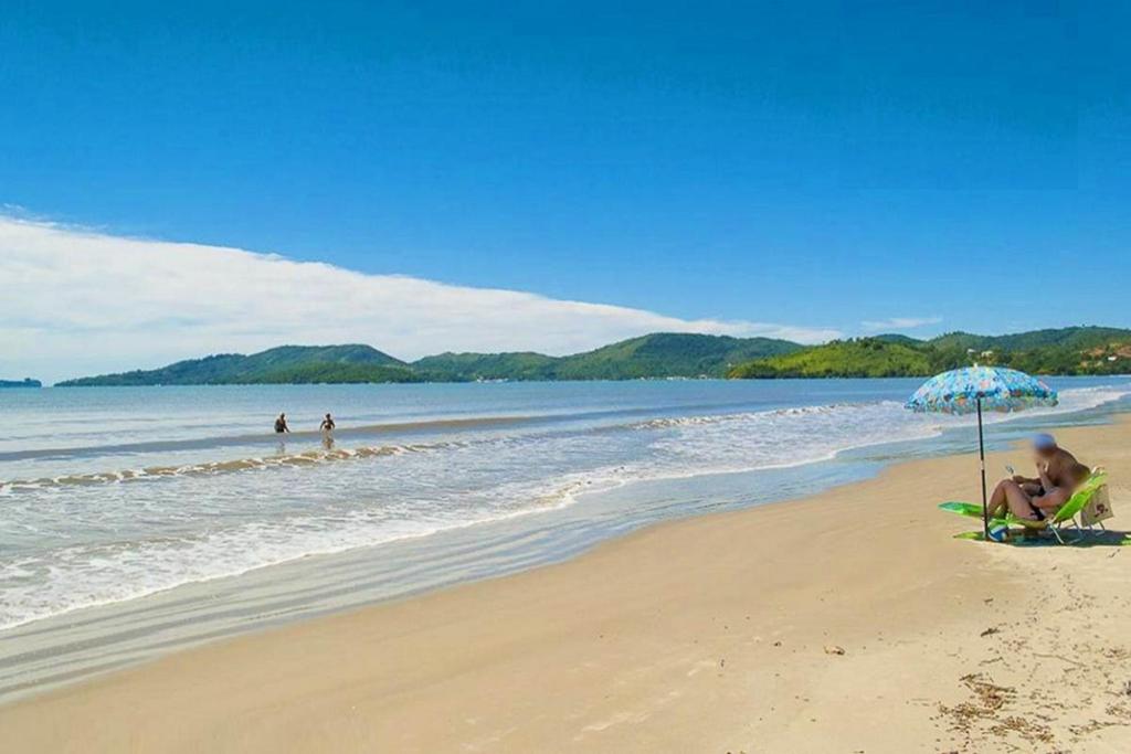  Apartamento 3 dorm a 100 metros da praia de Perequê em Porto Belo