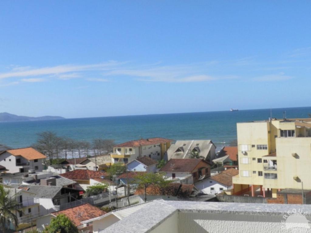  Apartamento 3 dorm a 100 metros da praia de Perequê em Porto Belo