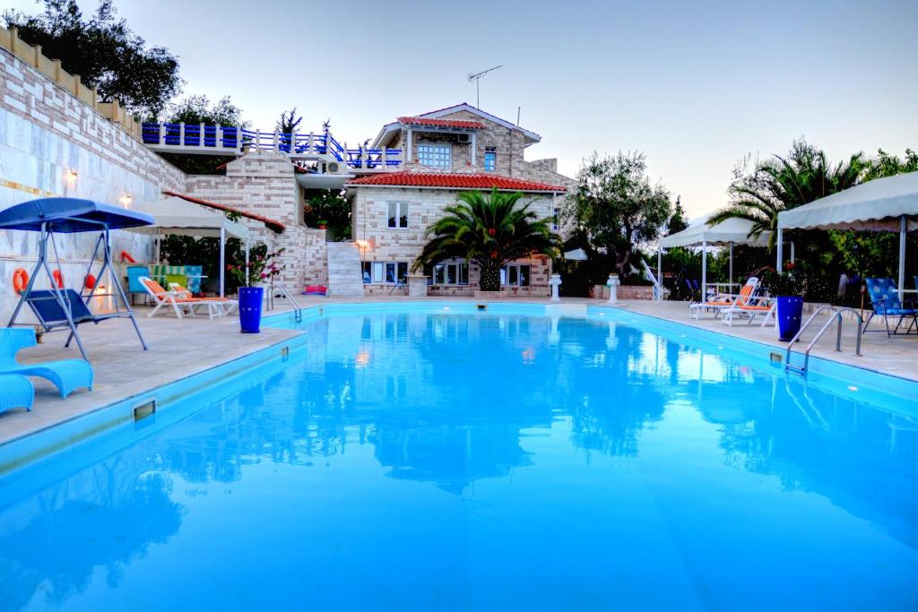 Bazén v ubytování Paco's Resort Holiday Flats nebo v jeho okolí