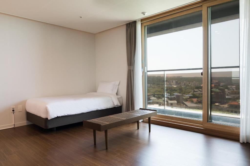 Postel nebo postele na pokoji v ubytování Lemain Hotel