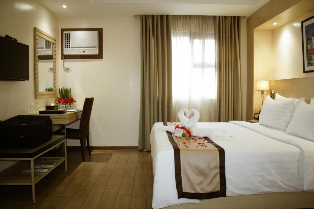 Postel nebo postele na pokoji v ubytování Golden Prince Hotel & Suites
