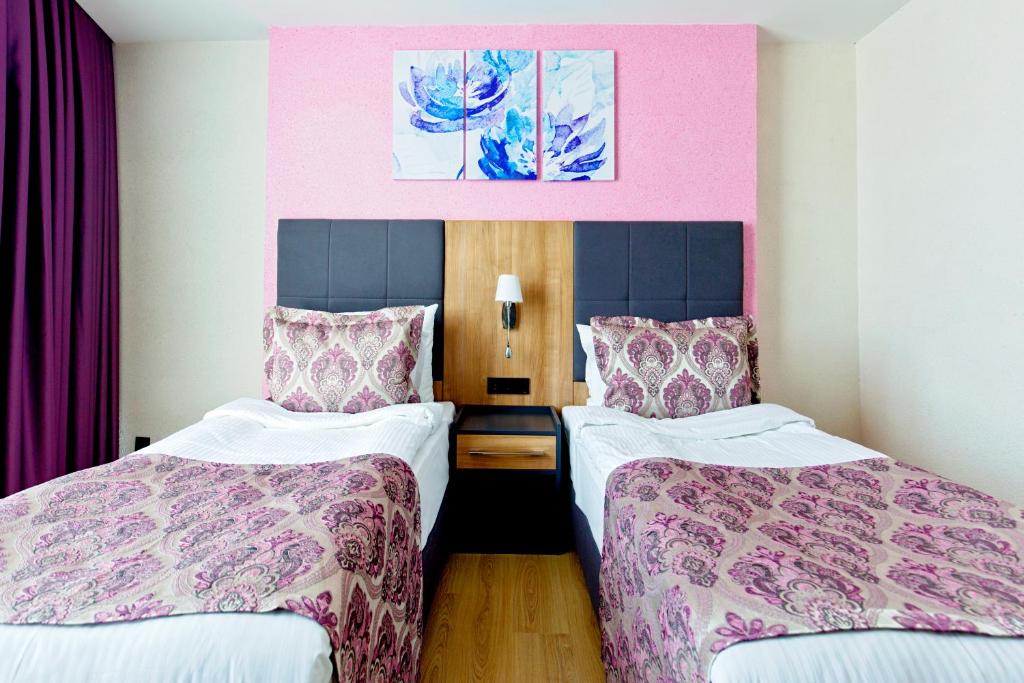 Postel nebo postele na pokoji v ubytování Euphoria Batumi Convention & Casino Hotel