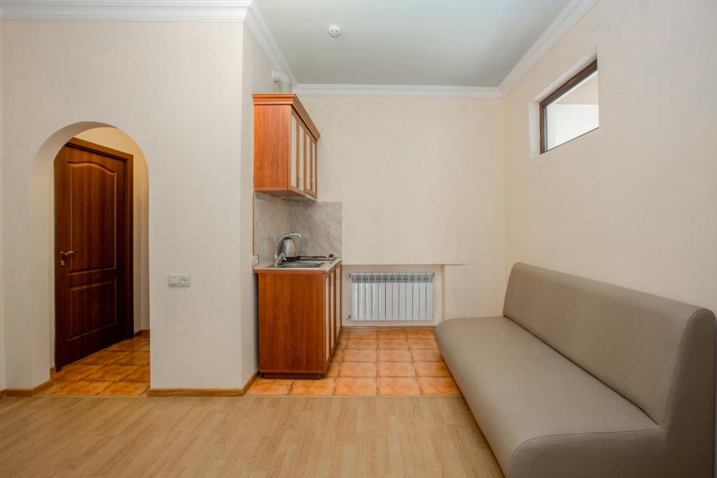 Kuchyň nebo kuchyňský kout v ubytování Ariana Family Hotel