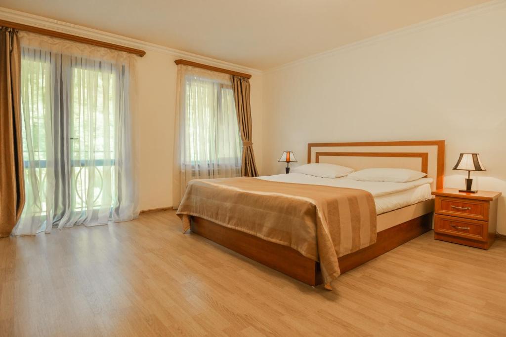 Postel nebo postele na pokoji v ubytování Ariana Family Hotel