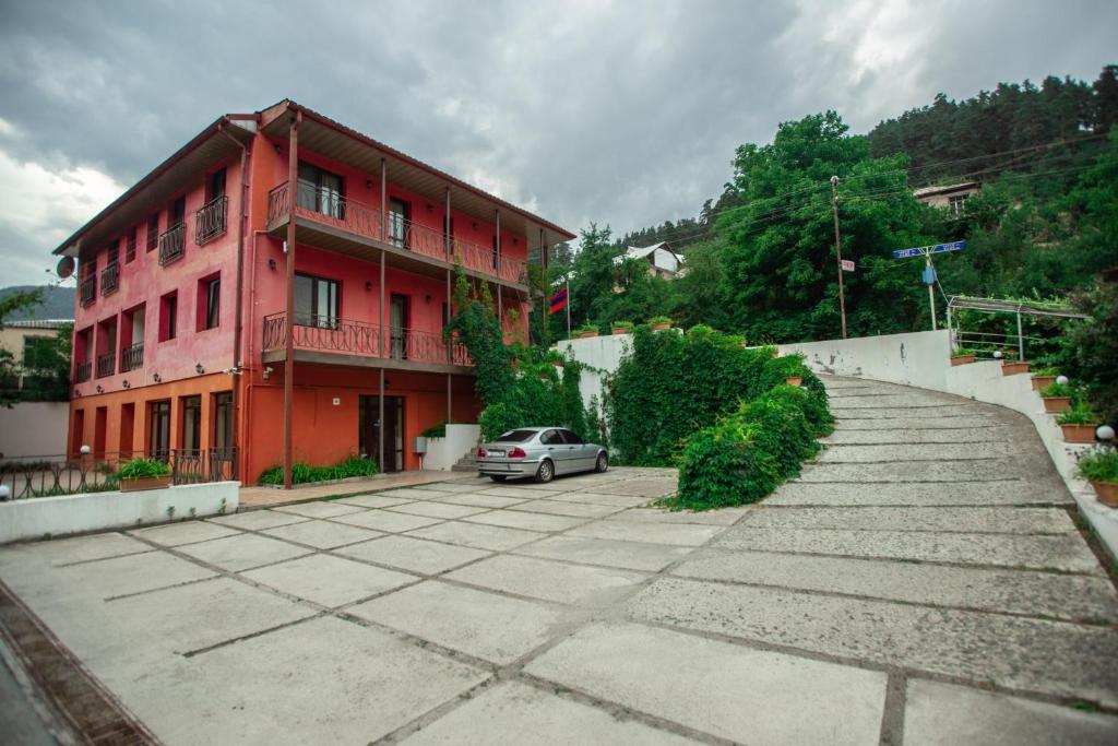 Budova, kde se hotel nachází