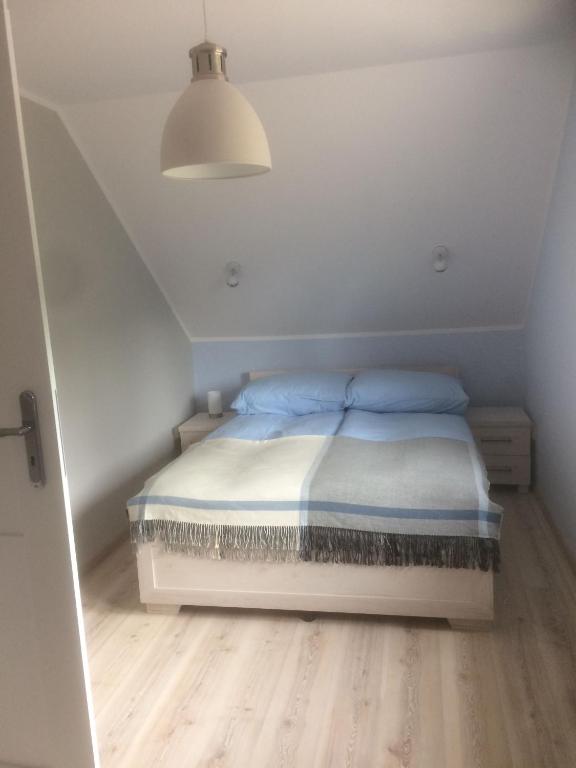 Postel nebo postele na pokoji v ubytování Bednarzówka