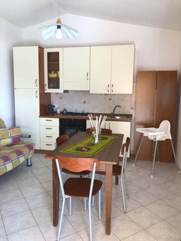 A kitchen or kitchenette at Ester