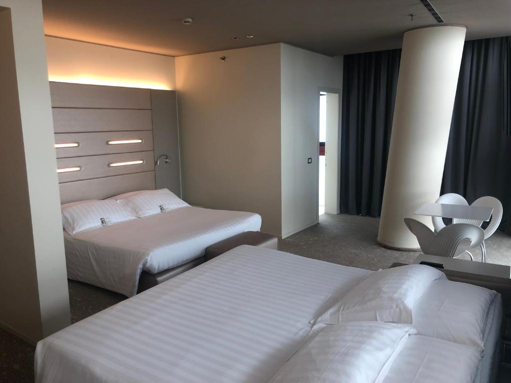 Krevet ili kreveti u jedinici u okviru objekta Best Western Plus Net Tower Hotel Padova