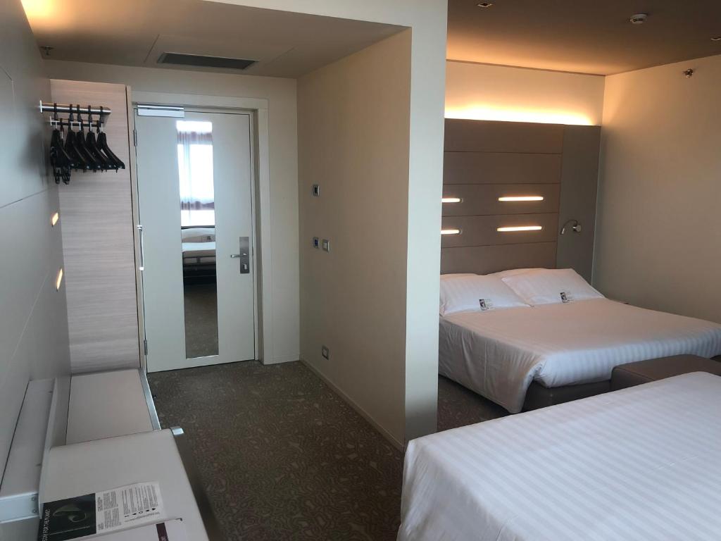 Krevet ili kreveti u jedinici u okviru objekta Best Western Plus Net Tower Hotel Padova