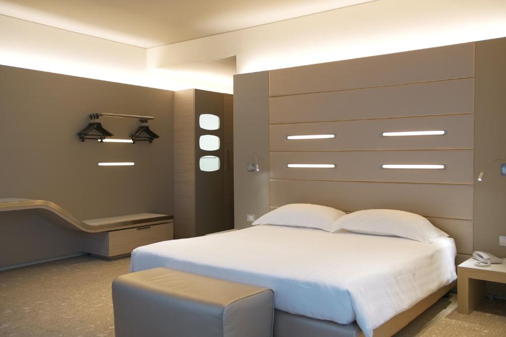 Krevet ili kreveti u jedinici u okviru objekta Best Western Plus Net Tower Hotel Padova