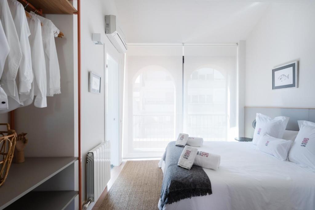 Posteľ alebo postele v izbe v ubytovaní Petit Luxe Tobella Dreta
