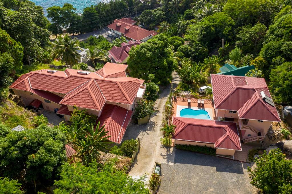 Бассейн в Glacis Heights Villa или поблизости