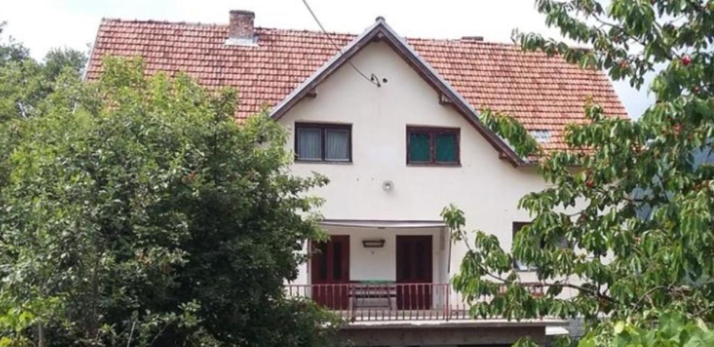 a white house with a red roof at Forester in Jošanička Banja