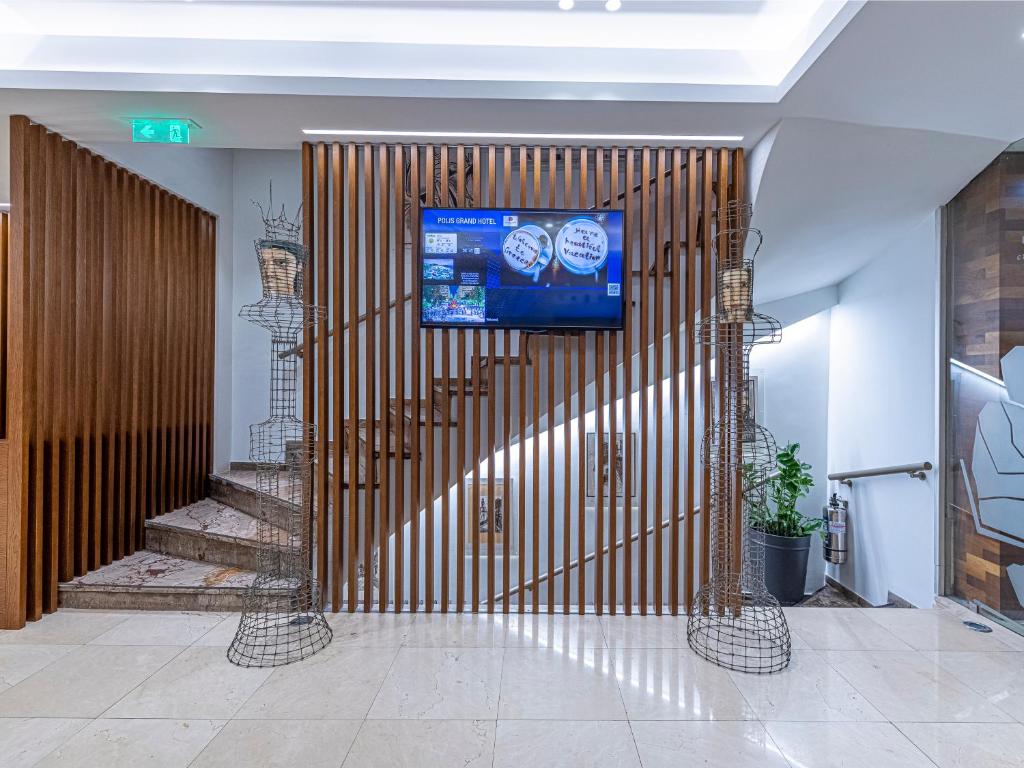 TV a/nebo společenská místnost v ubytování Polis Grand Hotel