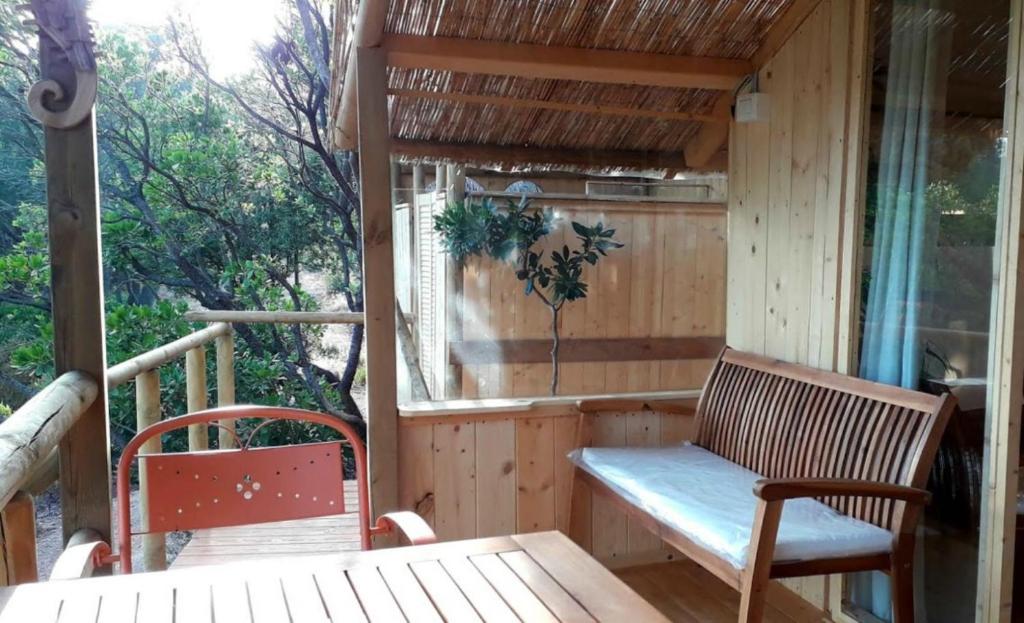 Balkón nebo terasa v ubytování Stazzu la Capretta Farm Camping & Guest Rooms